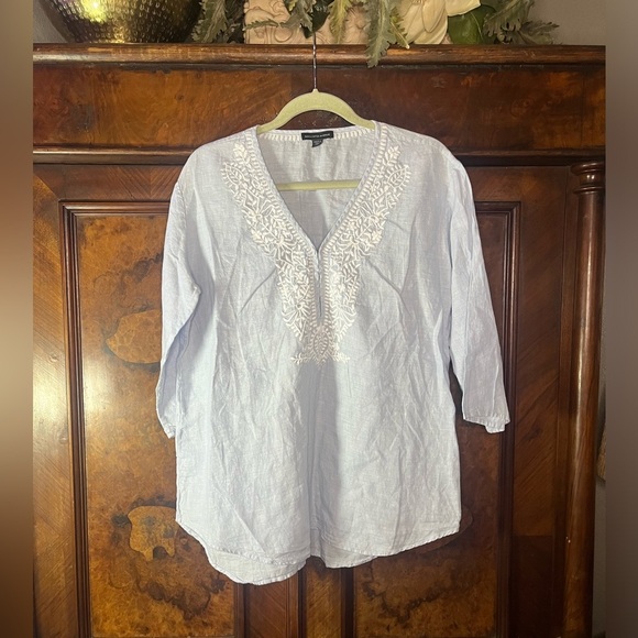 GUC Saks Fifth Avenue- OVERSIZED EMBROIDERED LINEN TOP IN LIGHT BLUE. Size L - Picture 2 of 7